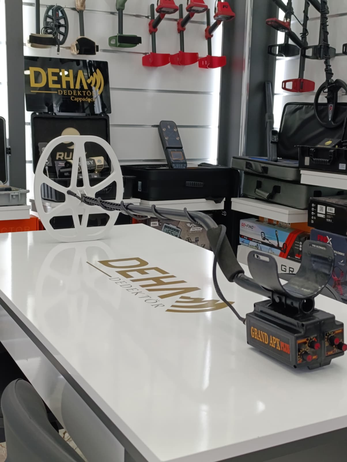 2.EL TEMİZ GRAND APX PLUS DEFİNE DEDEKTÖRÜ
